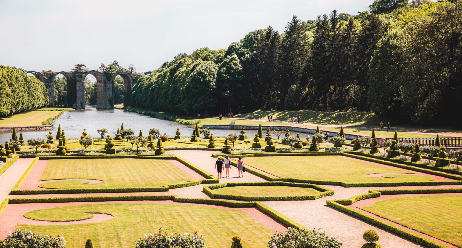 Jardins à la française du château de Maintenon et l'aqueduc